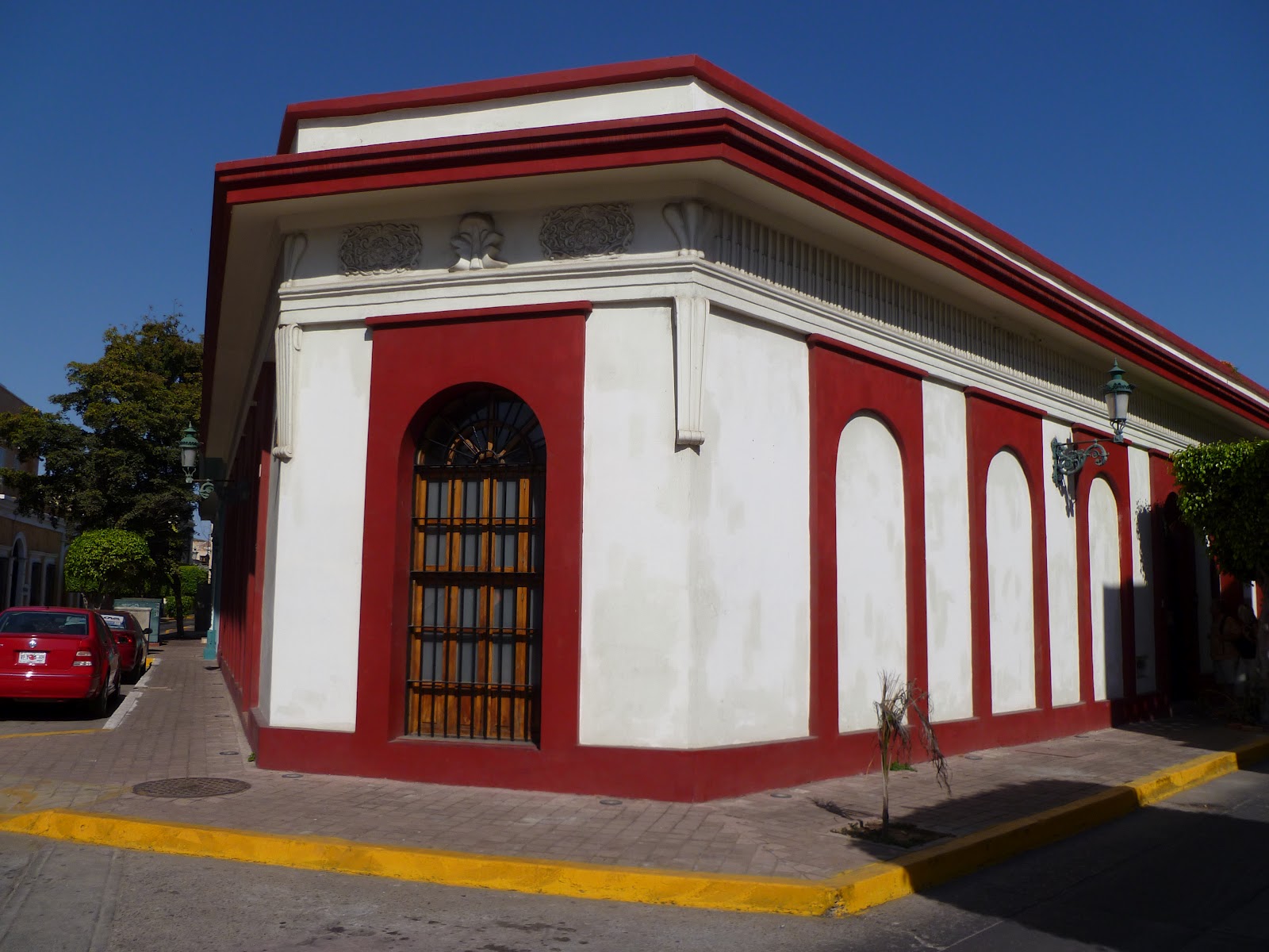 Cliffjumpers How to find a rental and live inexpensively in Mazatlan