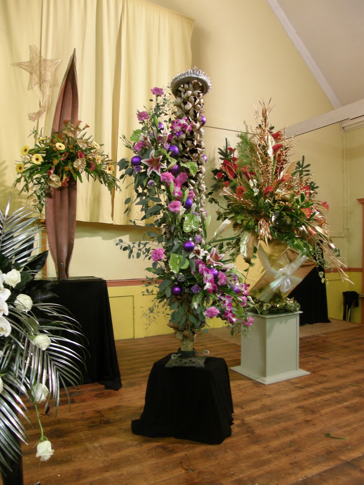 Sue's Family, Flowers and Fun Stuff Christmas Flower Arranging