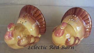 ceramic turkey salt and pepper shakers, side views