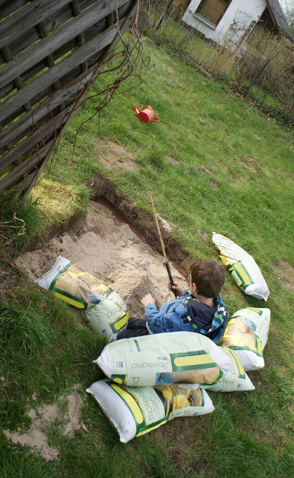 Grun Um Die Ohren Grun Im Garten Sandkasten Fur Storfaktoren
