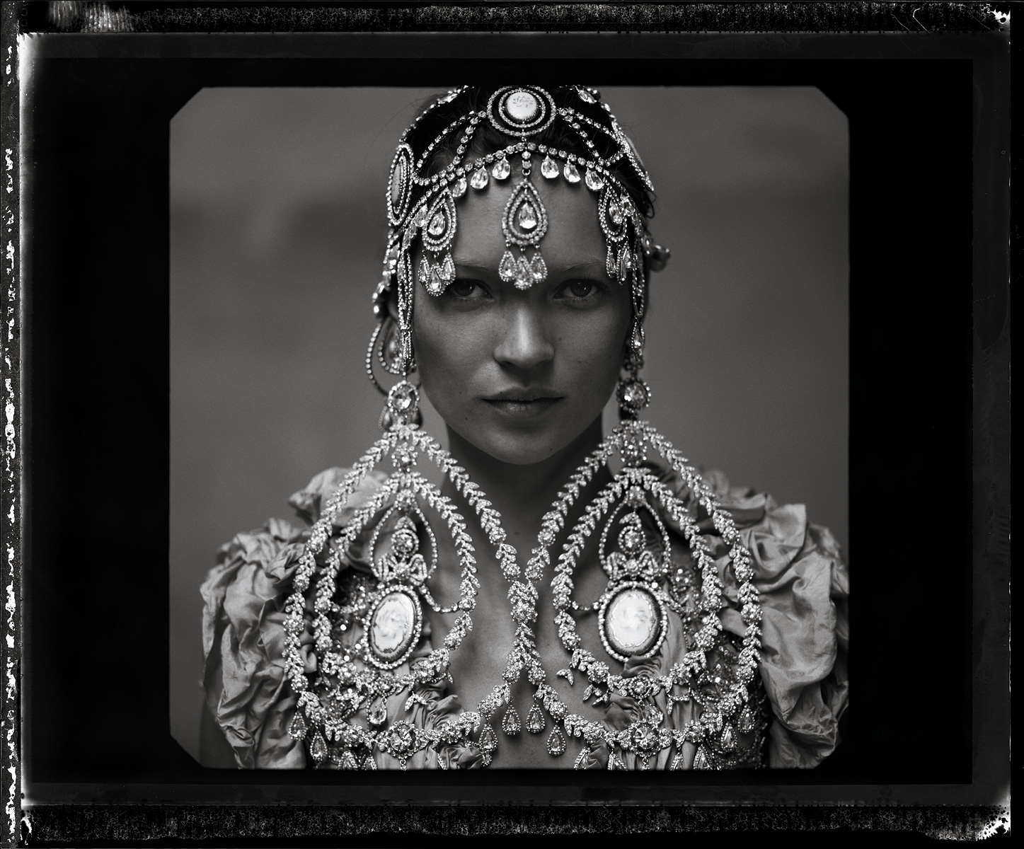 http://4.bp.blogspot.com/-eW5zHG_f6h0/TpyxbKIypuI/AAAAAAAANqY/eK8FMFaS9o8/s1600/Vogue+10%253A1999+photo+by+annie+Leibovitz.jpeg