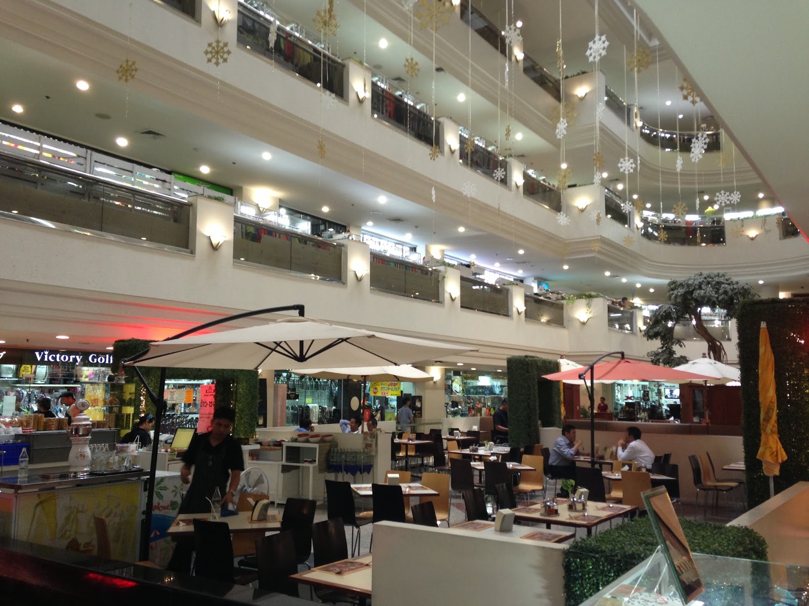 THAI(BANGKOK) LIFE by Peter Hong [TOUR] THANIYA PLAZA Golf equipment