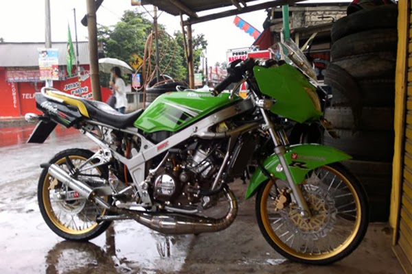 Modifikasi Motor Kawasaki Ninja 150 L Velg Jari-Jari Modifikasi Motor Kawasaki Ninja 150 L Velg Jari-Jari