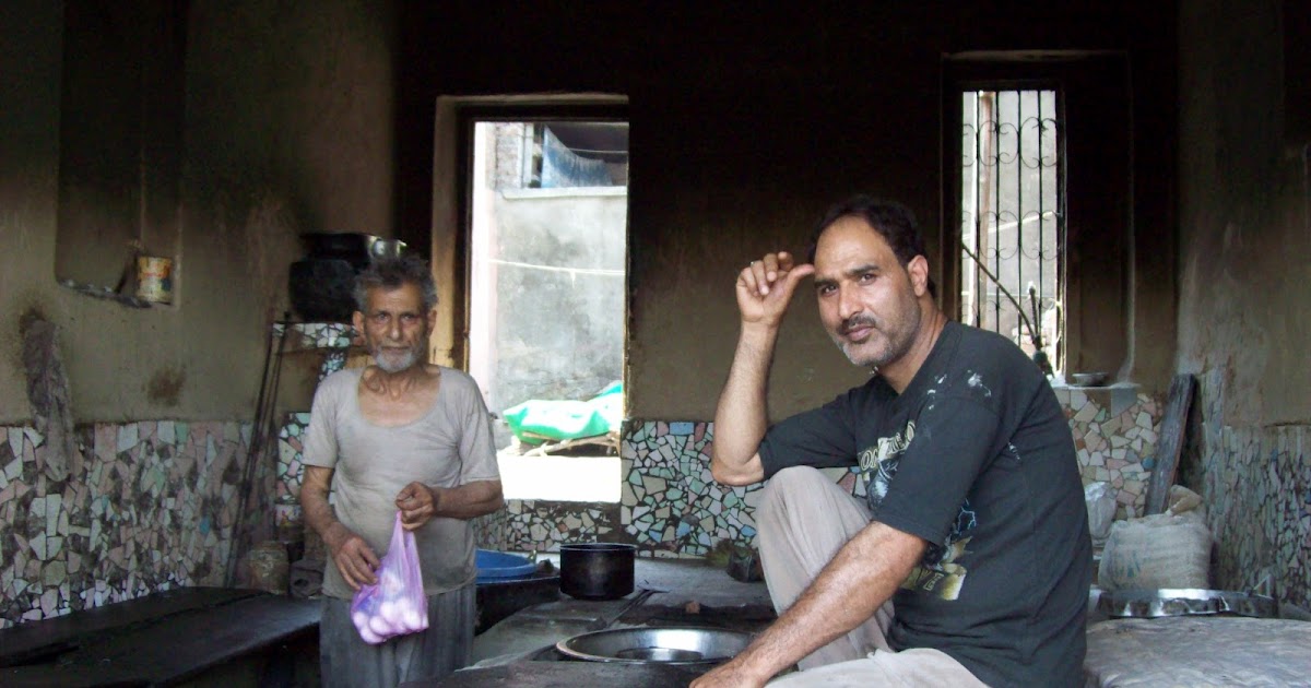 CHINAR SHADE : PAMPORE TOWN ( KASHMIR ) AND SHEERMAAL
