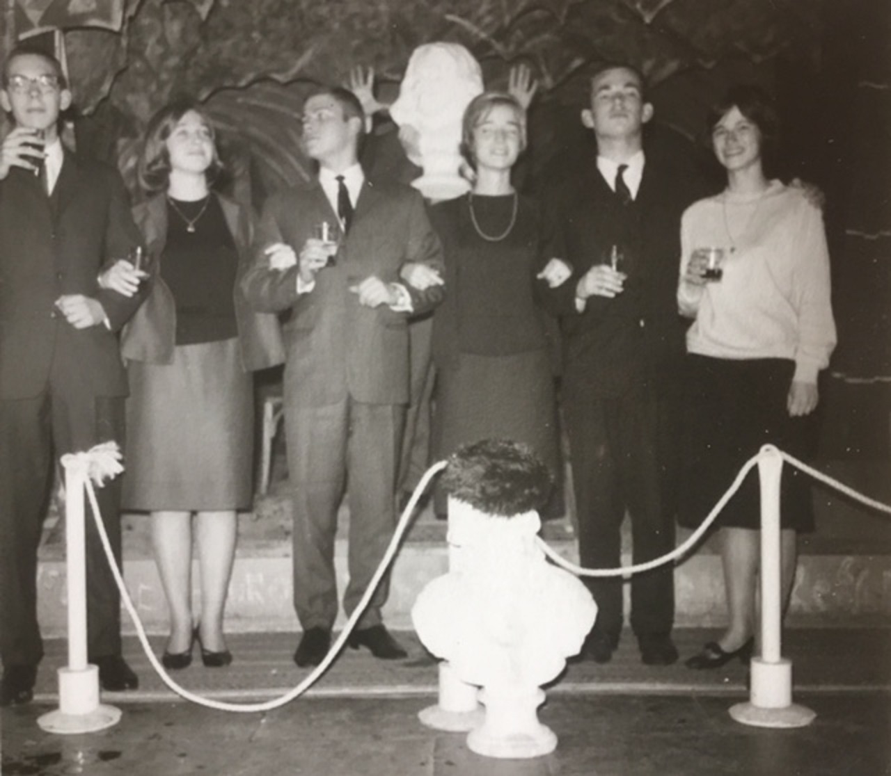 Het voltallige bestuur van de vereniging Plompverloren in 1964