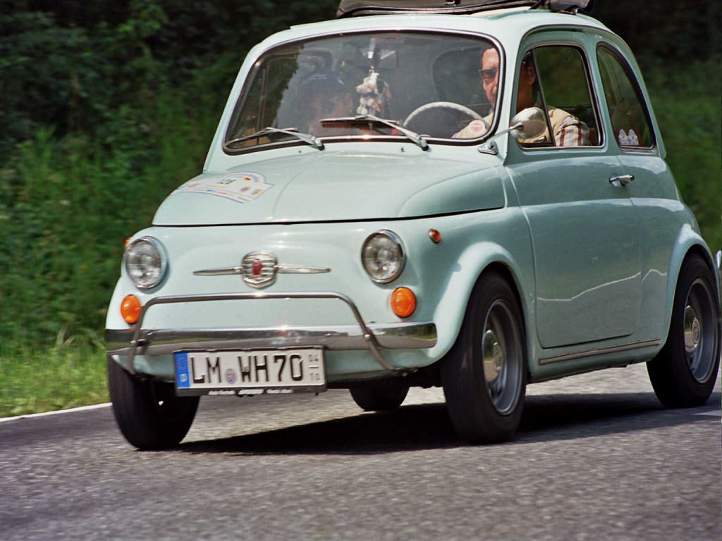 http://4.bp.blogspot.com/-eZiTYCgTMf8/UX0AFNUKpuI/AAAAAAAACLI/lfRUOnyyFuI/s1600/Boyracers+Blog+HD+Wallpaper+Iphone+Tab+Android+Fiat+500.jpg