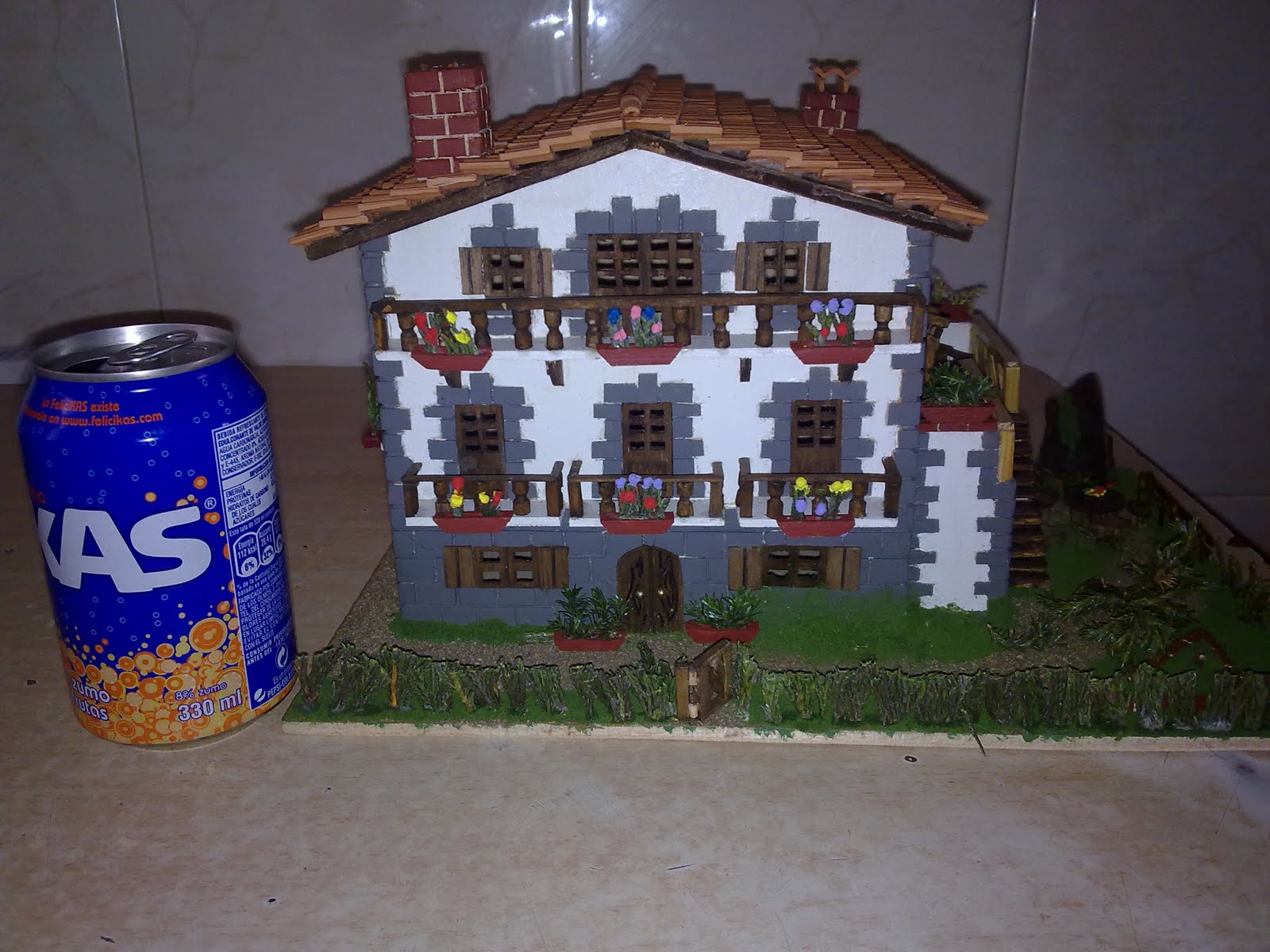 ... Arquitecto, eso sí de casas en miniaturas, Many ponte a temblar ... Arquitecto, eso sí de casas en miniaturas, Many ponte a temblar