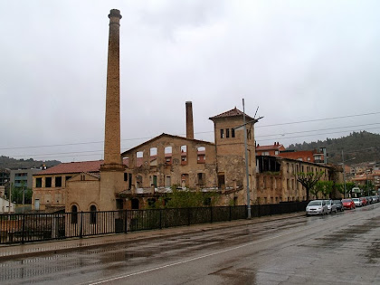 L'antiga Fàbrica Vella des del Pont Nou o de la Concòrdia L'antiga Fàbrica Vella des del Pont Nou o de la Concòrdia