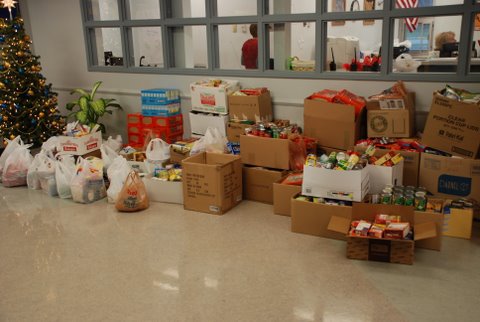 Greenfield Indiana Kiwanis Greenfield Intermediate Collects Food