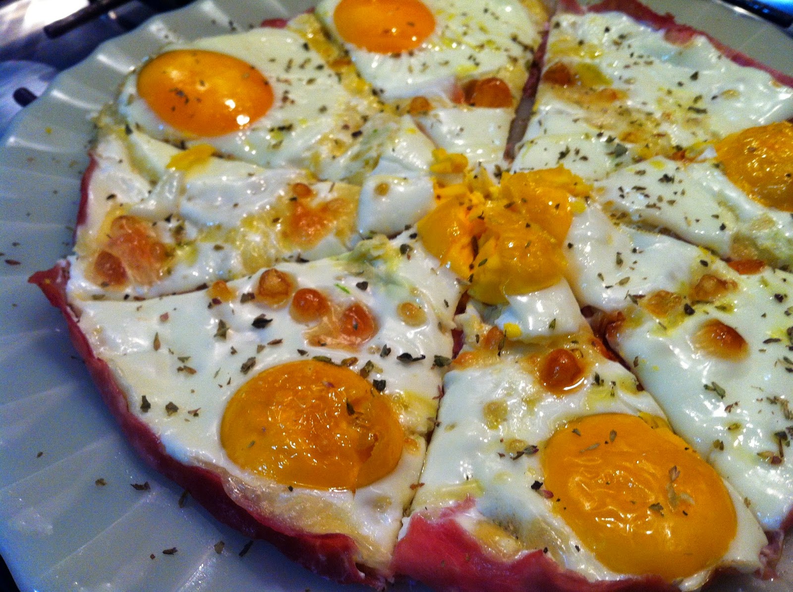 Ovos em pizza ou pizza de ovos comidinhas para o café