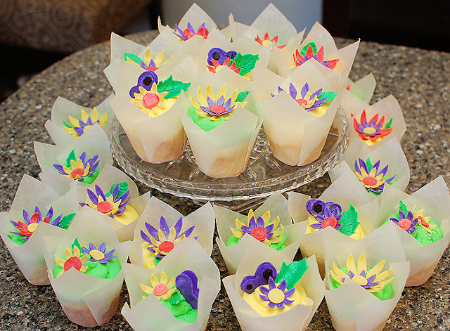 SugarSong Custom Cakes: April 2011