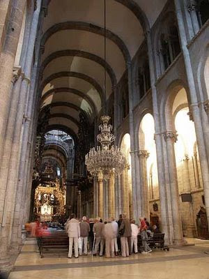 Que hubiera pasado si españa no hubiera llegado a peru - Página 2 Compostela_interior_catedral.jpg