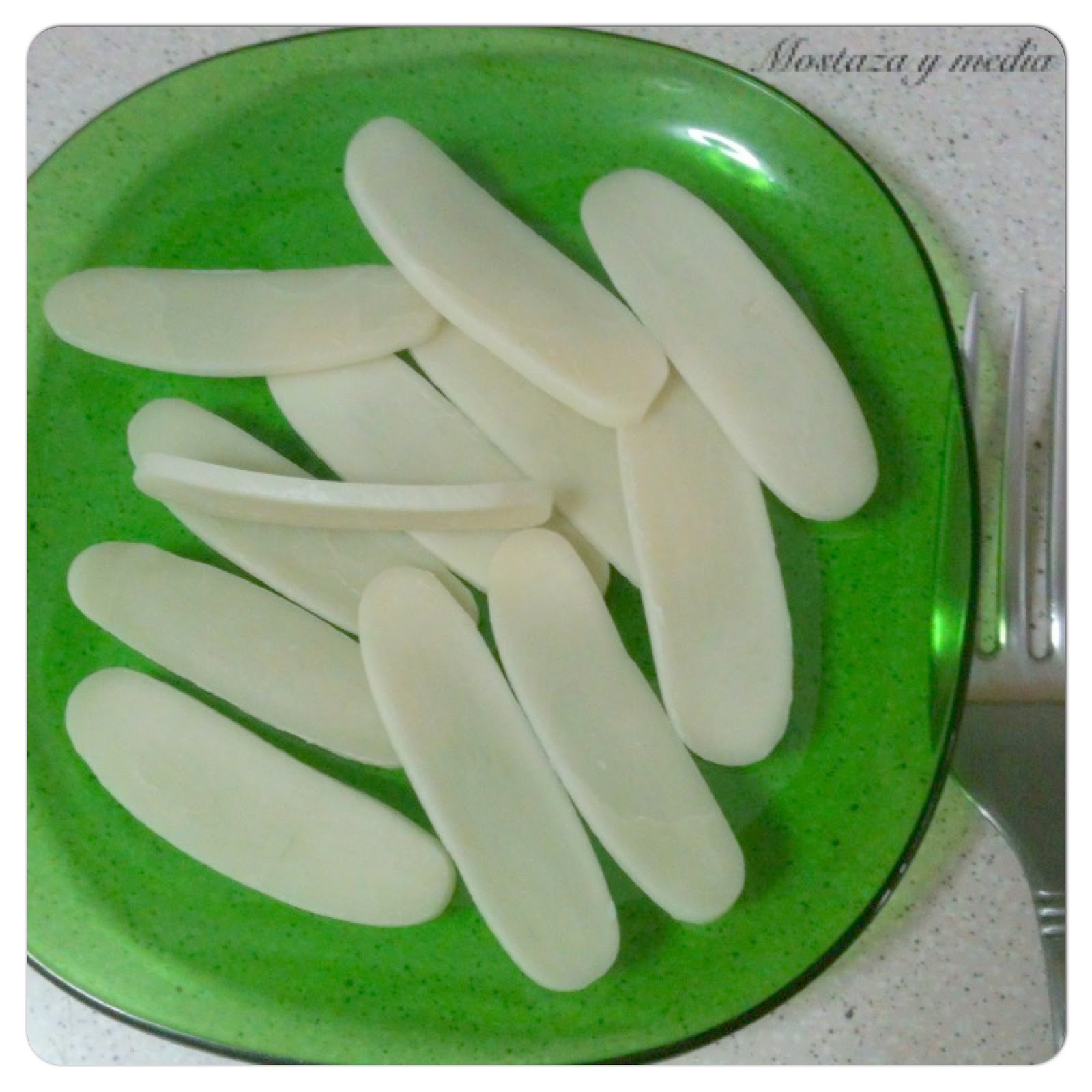 Mostaza y media "White rice cakes" salteados con verduras y almendras