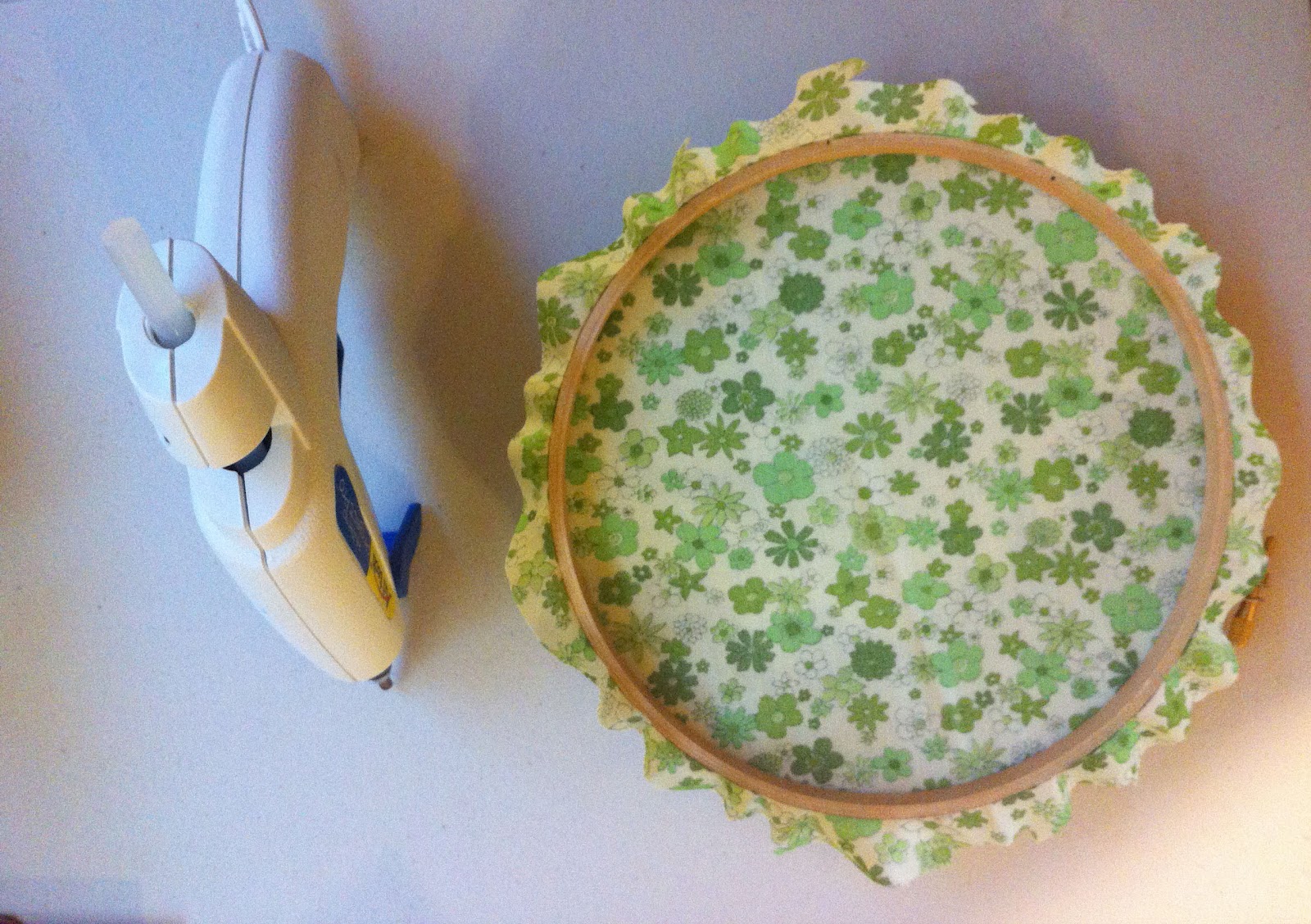 Get Rich or DIY Tryin&rsquo;: Embroidery Hoop Wall Art