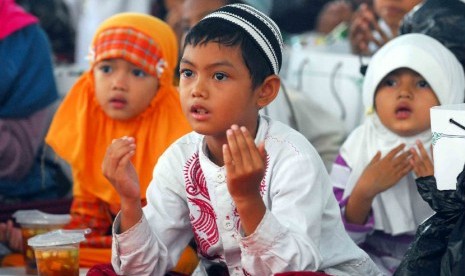 http://4.bp.blogspot.com/-edQnNGICWo0/UJDKiFqpypI/AAAAAAAABKc/kXrWsC3c7GU/s1600/anak%2Byatim.jpg