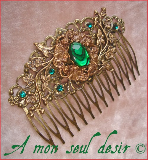 Peigne bijou médiéval renaissance accessoire cheveux coiffure abalone haliotis strass Swarovski vert émeraude medieval green paua