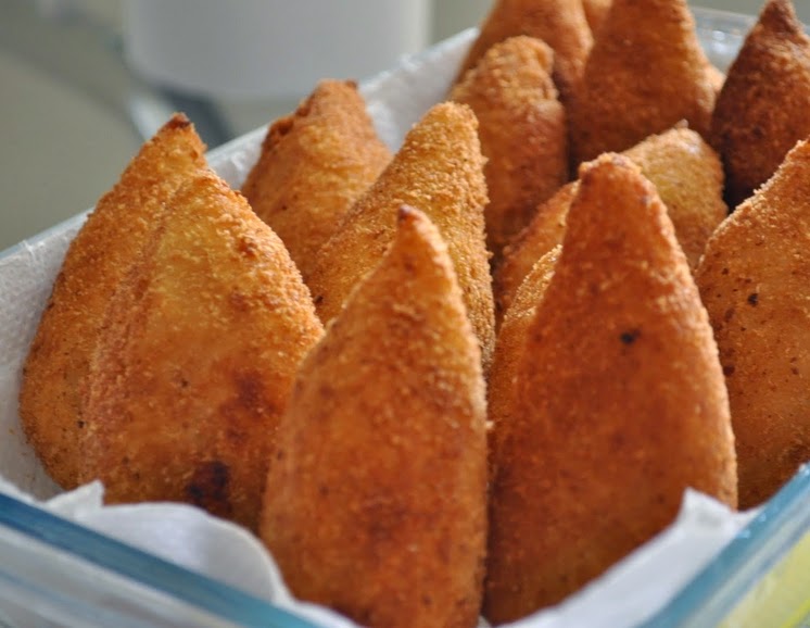Coxinha de Mandioca com PTS Coxinha de Mandioca com PTS (vegana)