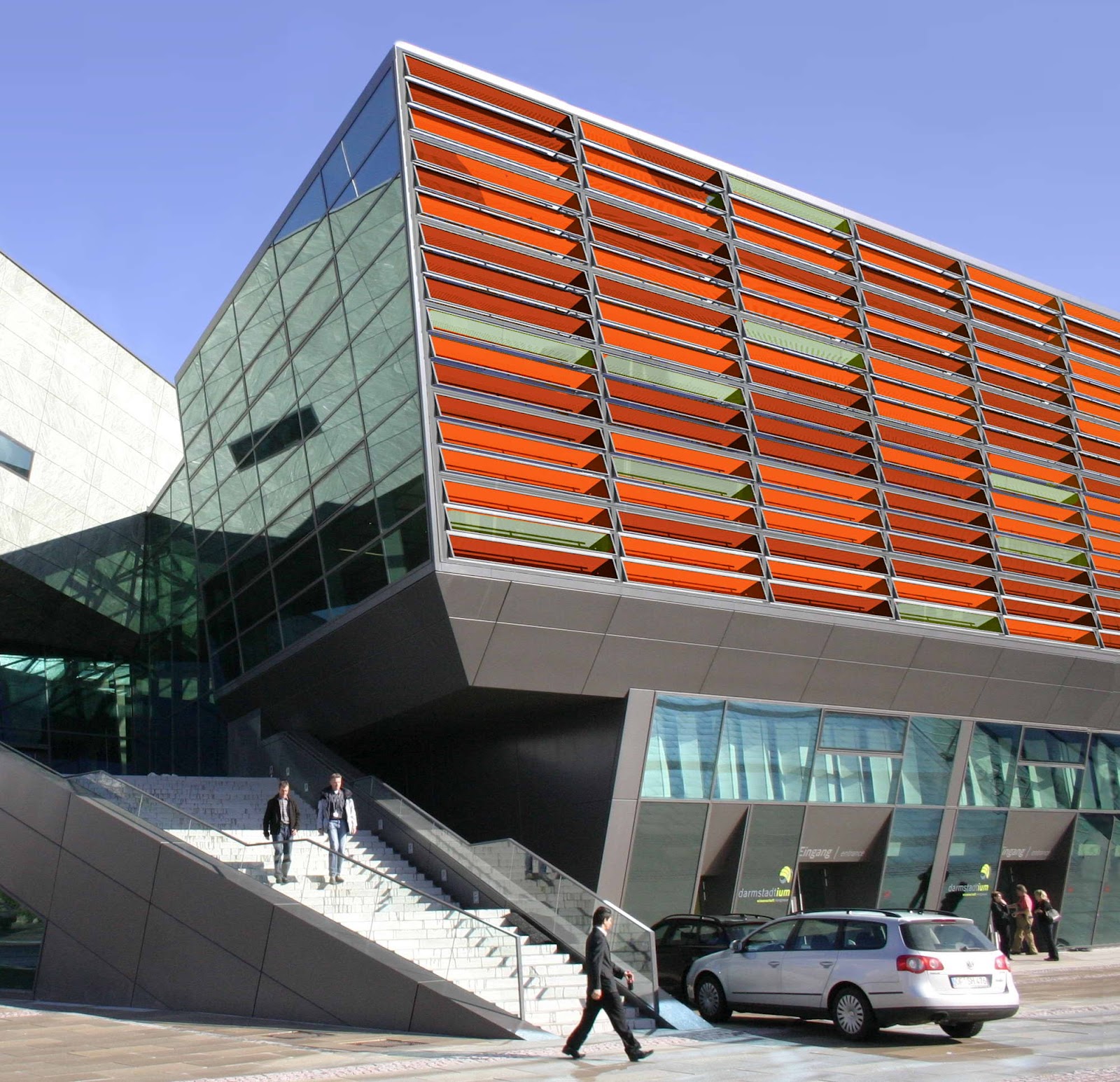 DESIGN TEMPTATION Buildingintegrated SolarThermal CPV with linear