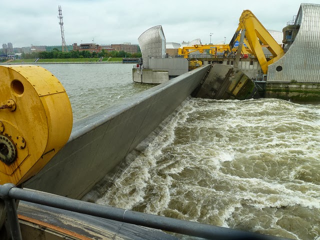 Thames Barrier Explained | archive thames barrier high wall defence from wwz Thames Barrier Explained | archive thames barrier high wall defence from wwz