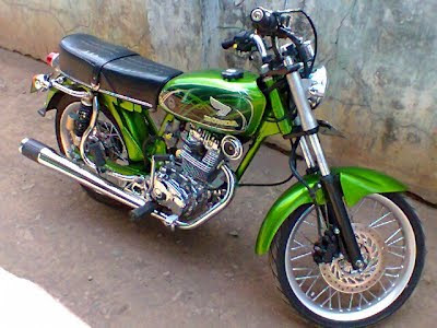 http://www.modifimu.com/2015/09/pilihan-modifikasi-honda-cb-100-keren.html