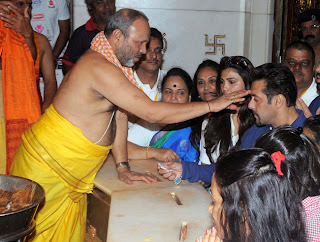 Salman Khan visits Siddhivinayak Temple with Jai Ho co star Daisy Shah