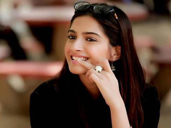 sonam kapoor wallpapers Download Sonam Kapoor Wallpapers in HD