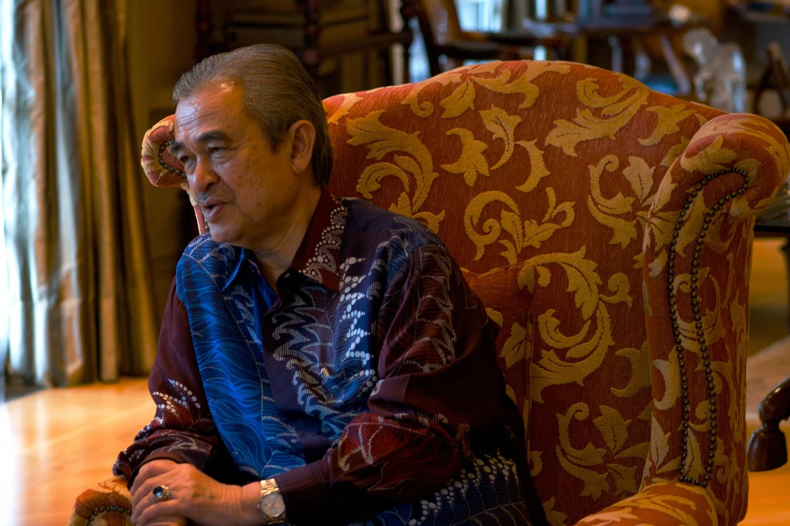 Ahmad Badawi berbicara di acara penghargaan nasional