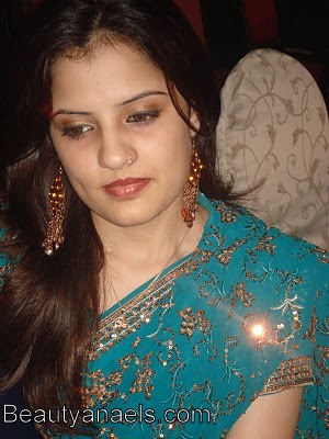 Hot Actress Aunties: Desi Masala Aunties Hot Cute Wallpapers