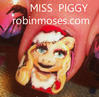 muppet nails, miss piggy nails, kermit the frog nails, animal from the muppets nail, the muppets movie nails, the muppet show nails, robin moses muppets, christmas muppet nails, christmas miss piggy, christmas kermit the frog, christmas kermit,