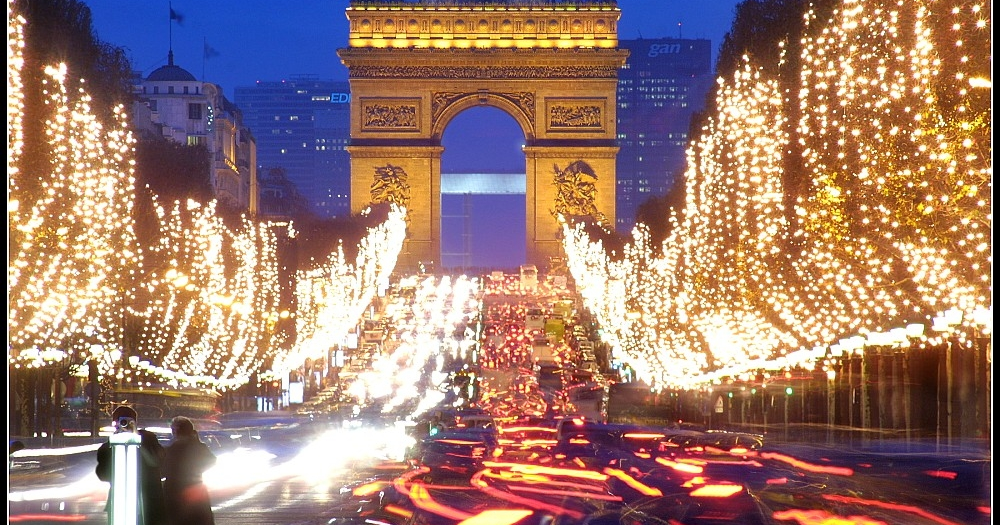 Gigi's French Window French Christmas Decorations/ Les décorations de Noël
