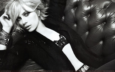 Scarlett Johansson_Click on the Image for Larger View Scarlett Johansson Black and White hd Wallpaper-1600x1200