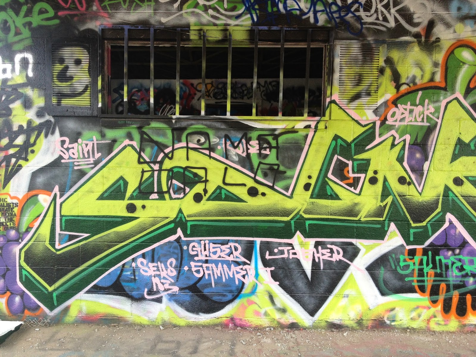 Dallas Graffiti Dallas’ first ‘free wall,’ in West Dallas, gives