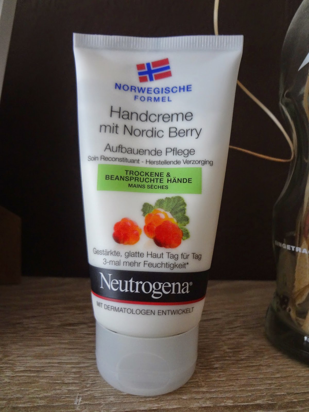 Plotzlich Alles Lilablau Neutrogena Handcreme Mit Nordic Berry