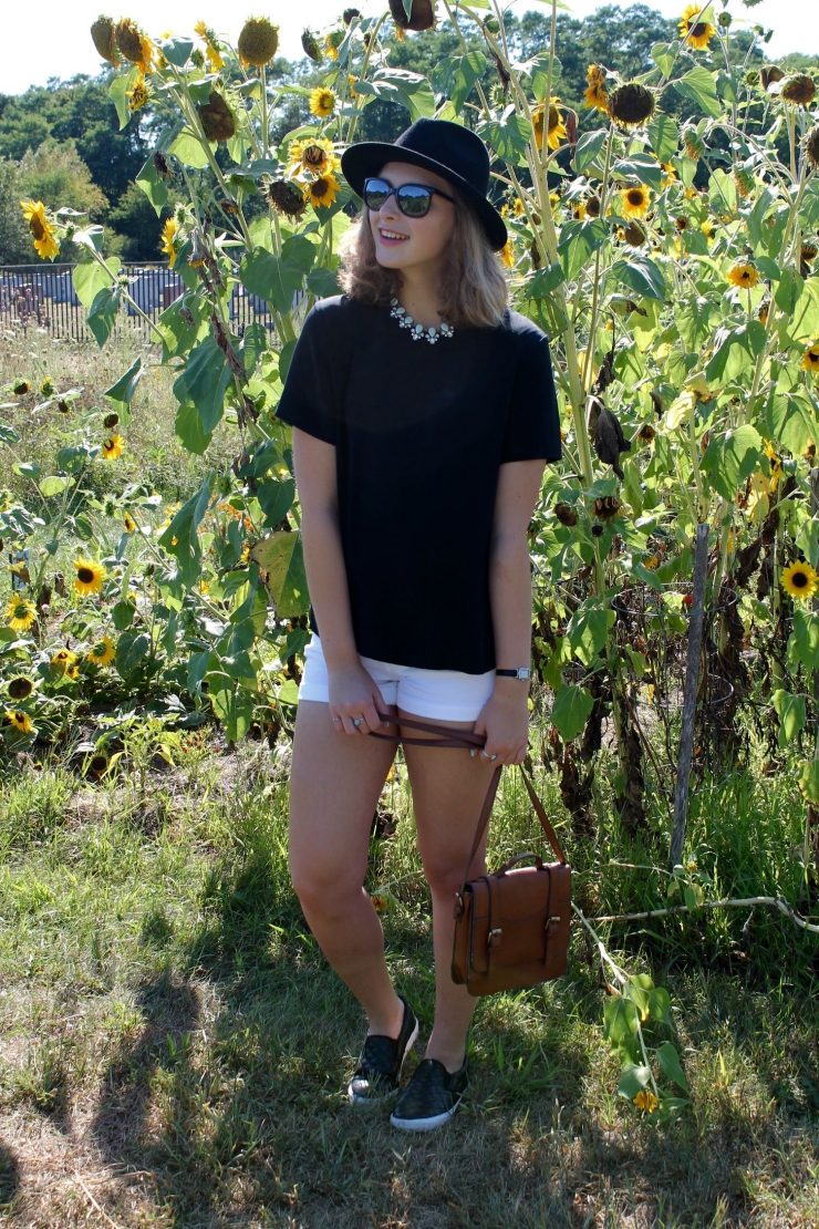 Mint choker statement necklace, loose black tshirt, white shorts and black felt hat outfit