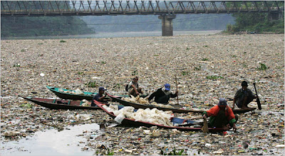 Pollution images info -  water pollution in the river Citarum