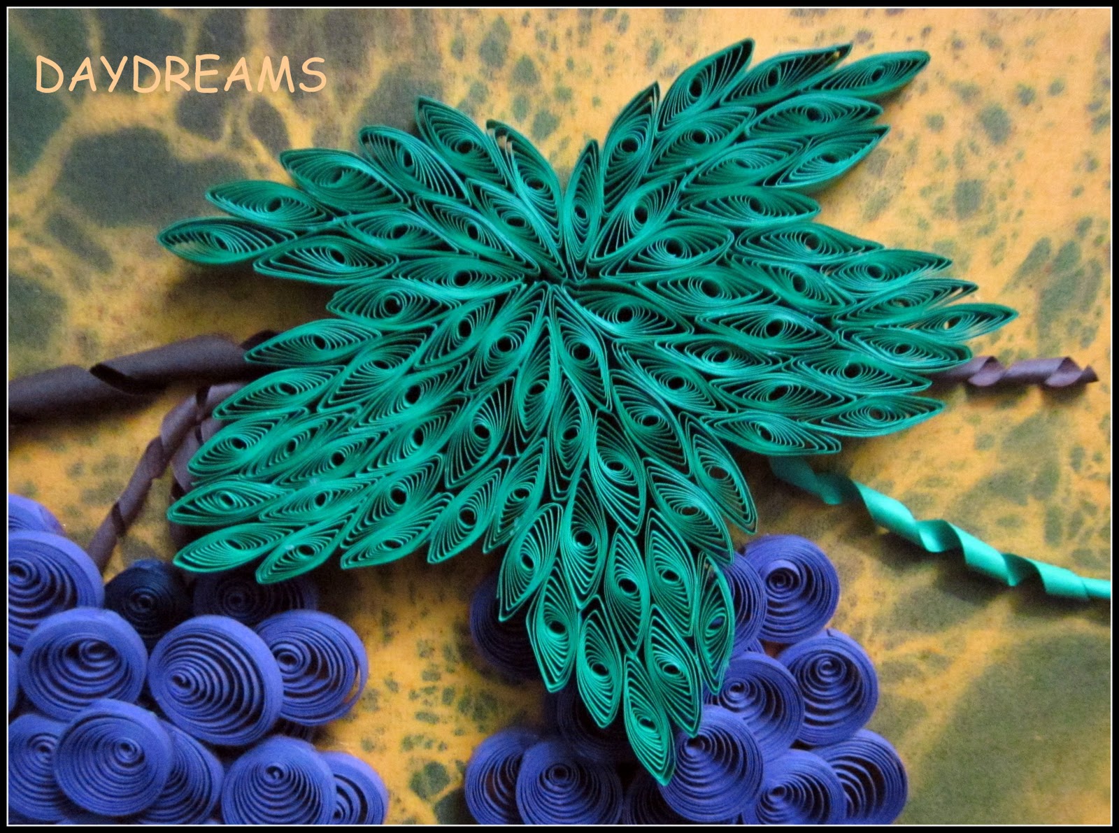 DAYDREAMS Quilled grape vine.