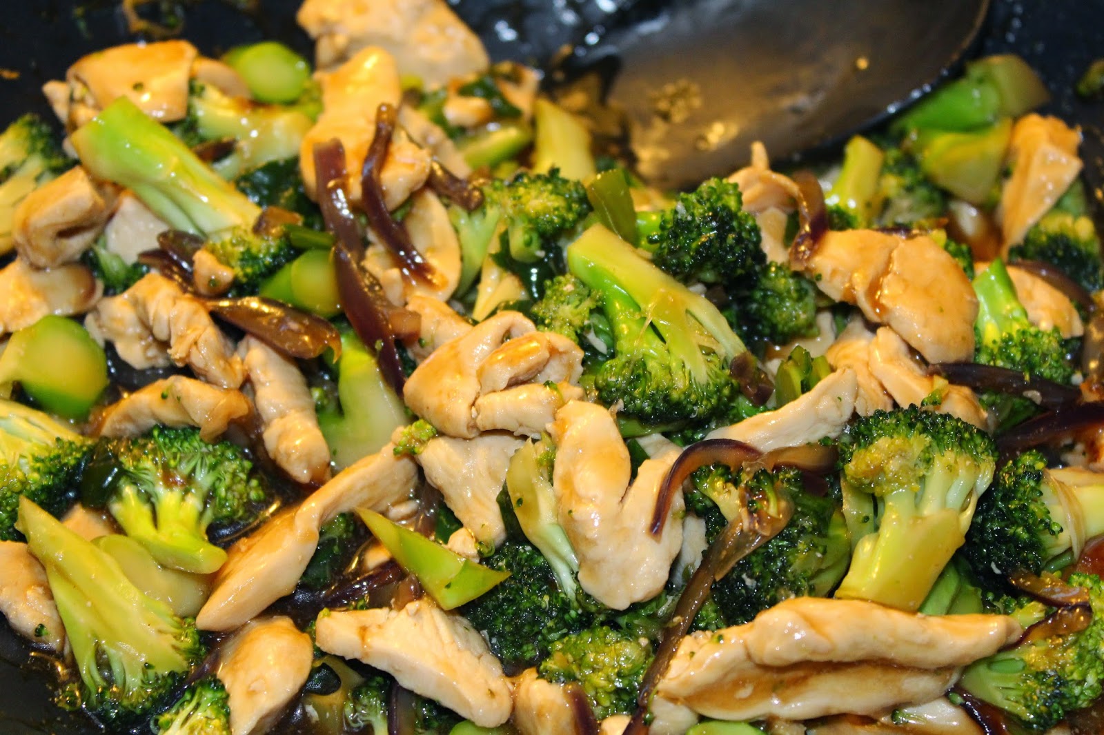 Marias Madside Wokret med kylling og broccoli