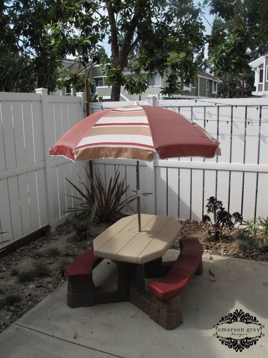 DIY umbrella cover {black and white ikat fabric}