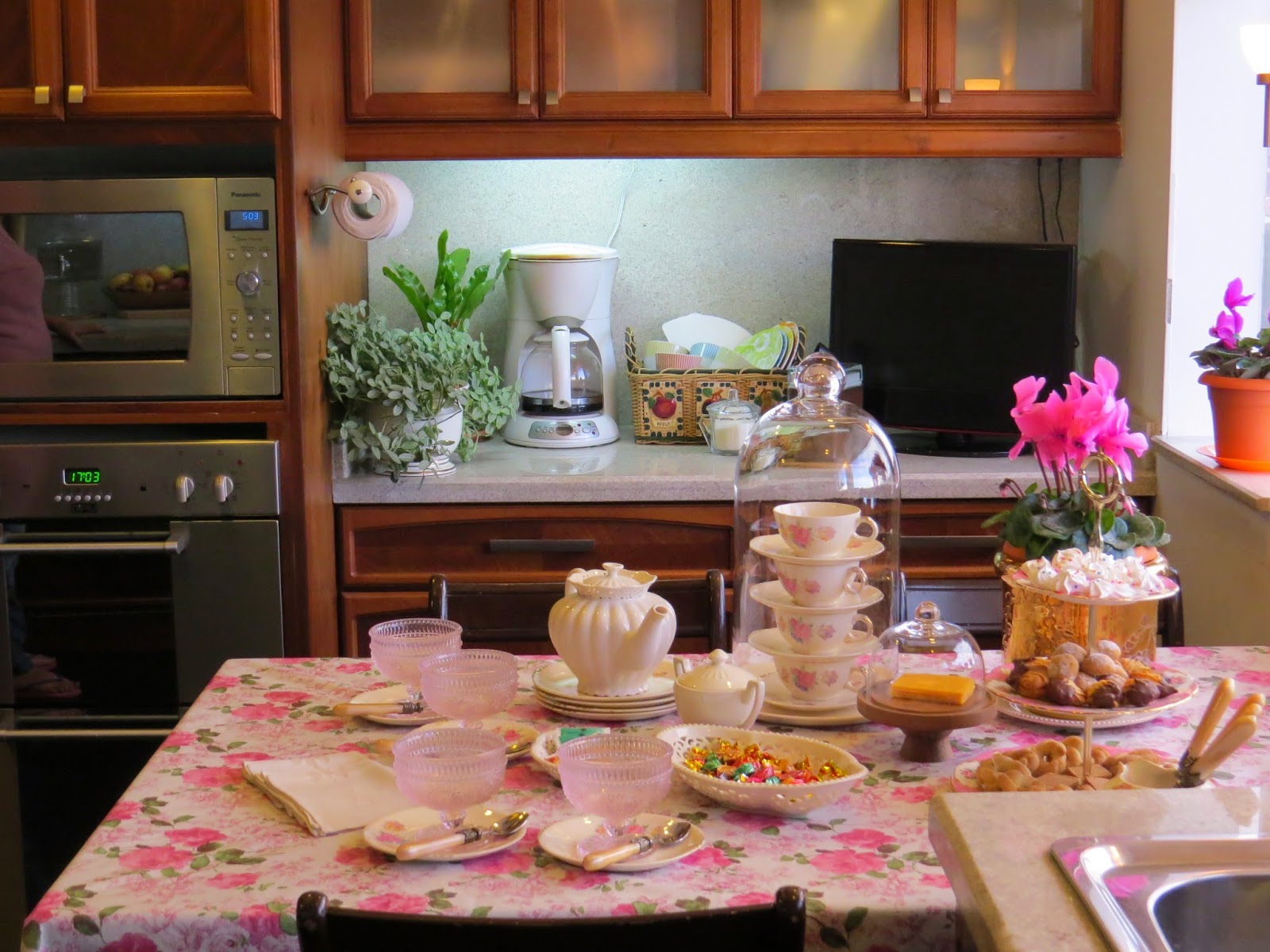 FABBY'S LIVING FABBY Tea is Served in the Kitchen