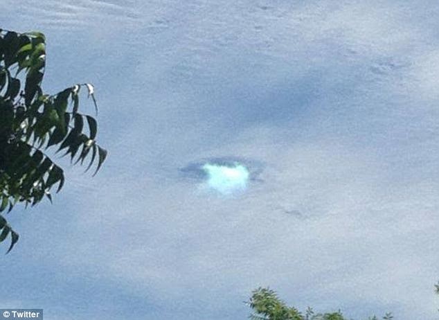 Etats-Unis: Un mystérieux trou dans les nuages provoquent le la stupeur des internautes Article-0-1DC692C700000578-978_634x462