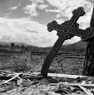 Foto Tragedi Bom Atom Hiroshima Dan Nagasaki [ www.BlogApaAja.com ]