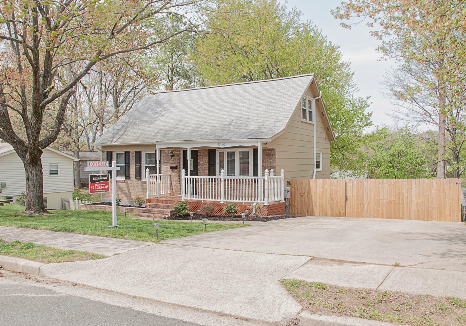 Dale City Cape Cod Just Listed Claudia S. Nelson