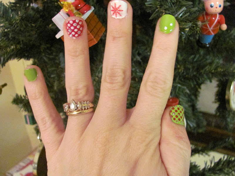 The Queen B: It's another holiday nail idea!