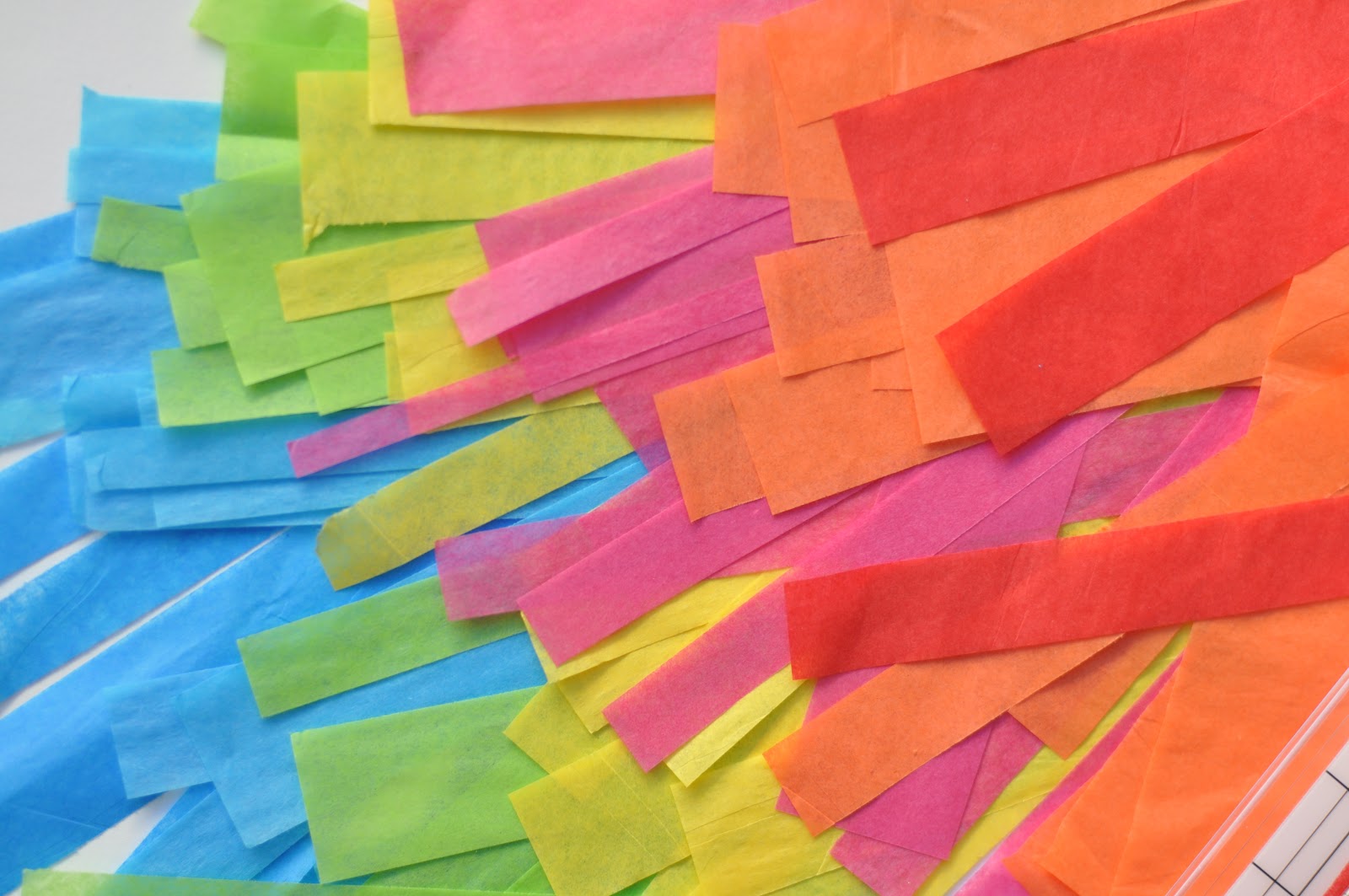 Creative Juice {TUTORIAL} easy tissue paper window decor