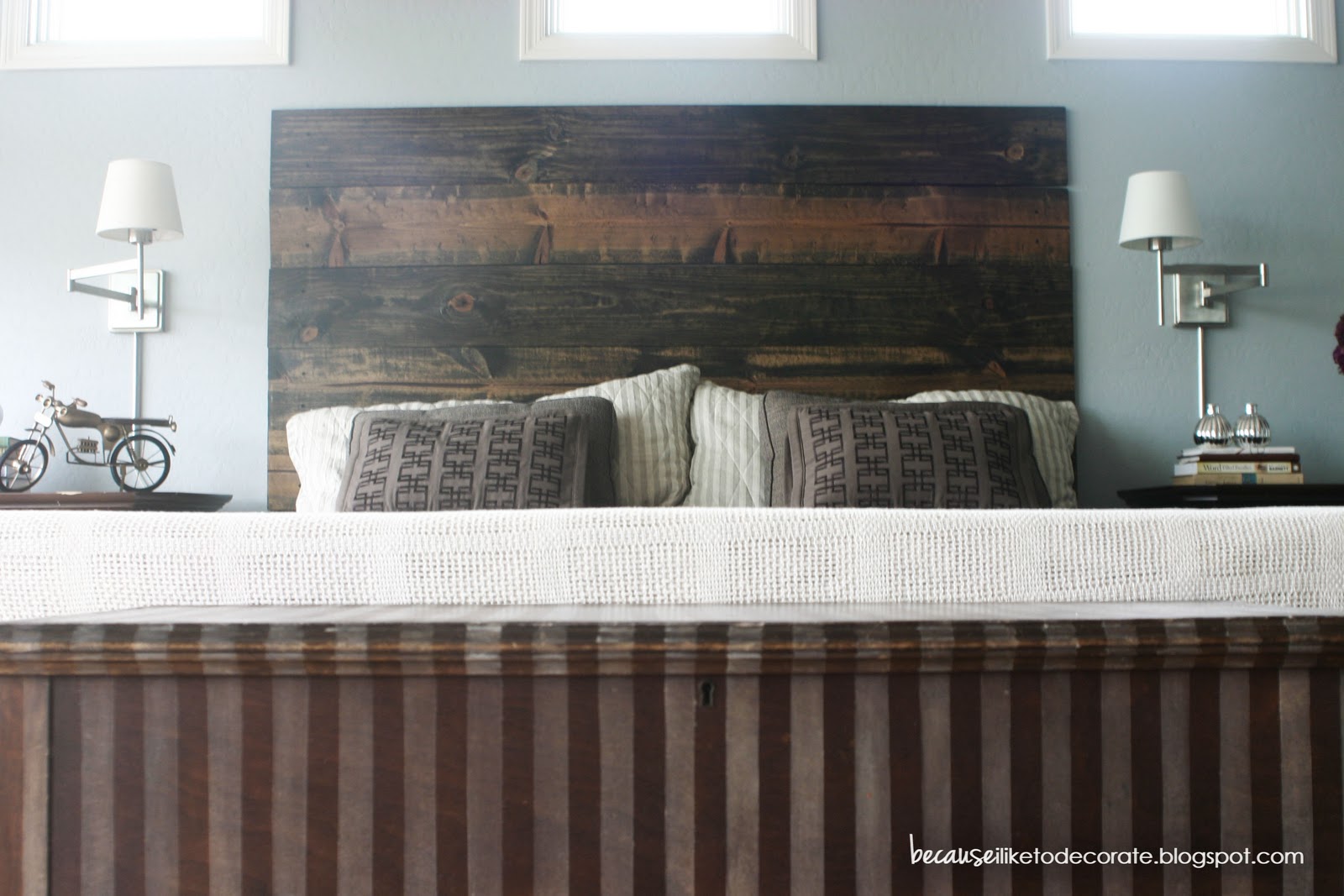 DIY Rustic Headboard Tutorial because i like to decorate...