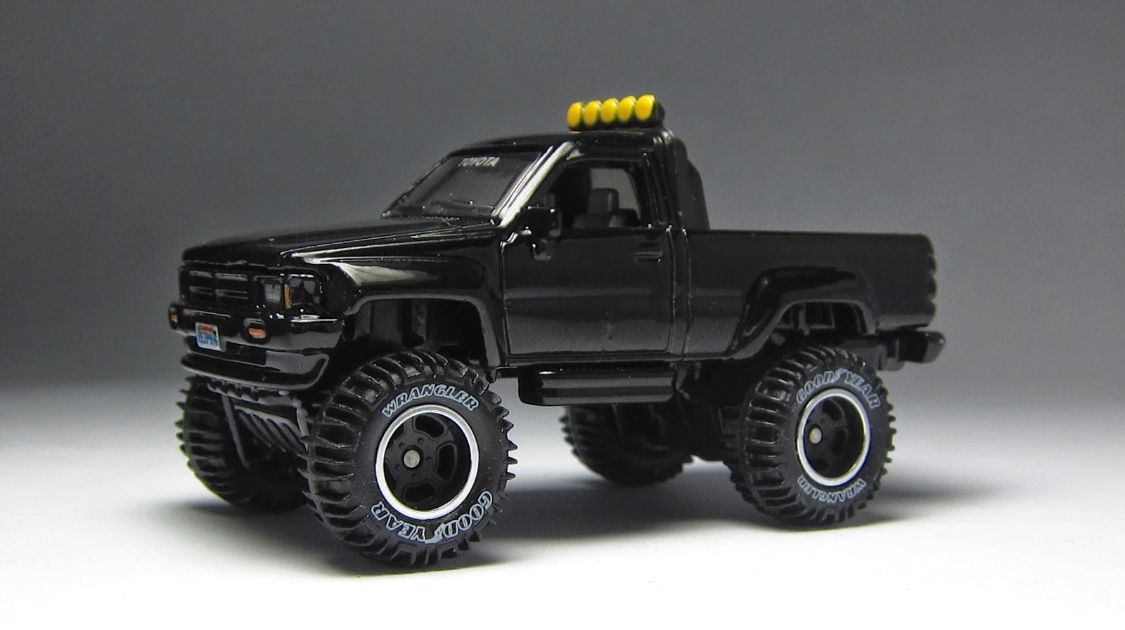 hot wheels 87 toyota truck