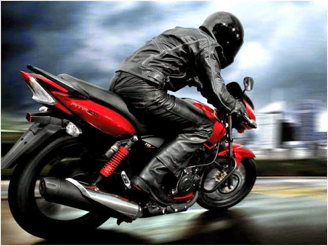 Gambar TVS Apache RTR 180 Merah