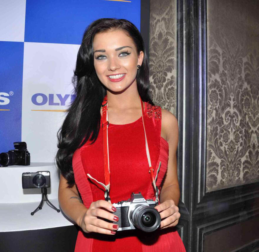amy jackson launch olympus camera