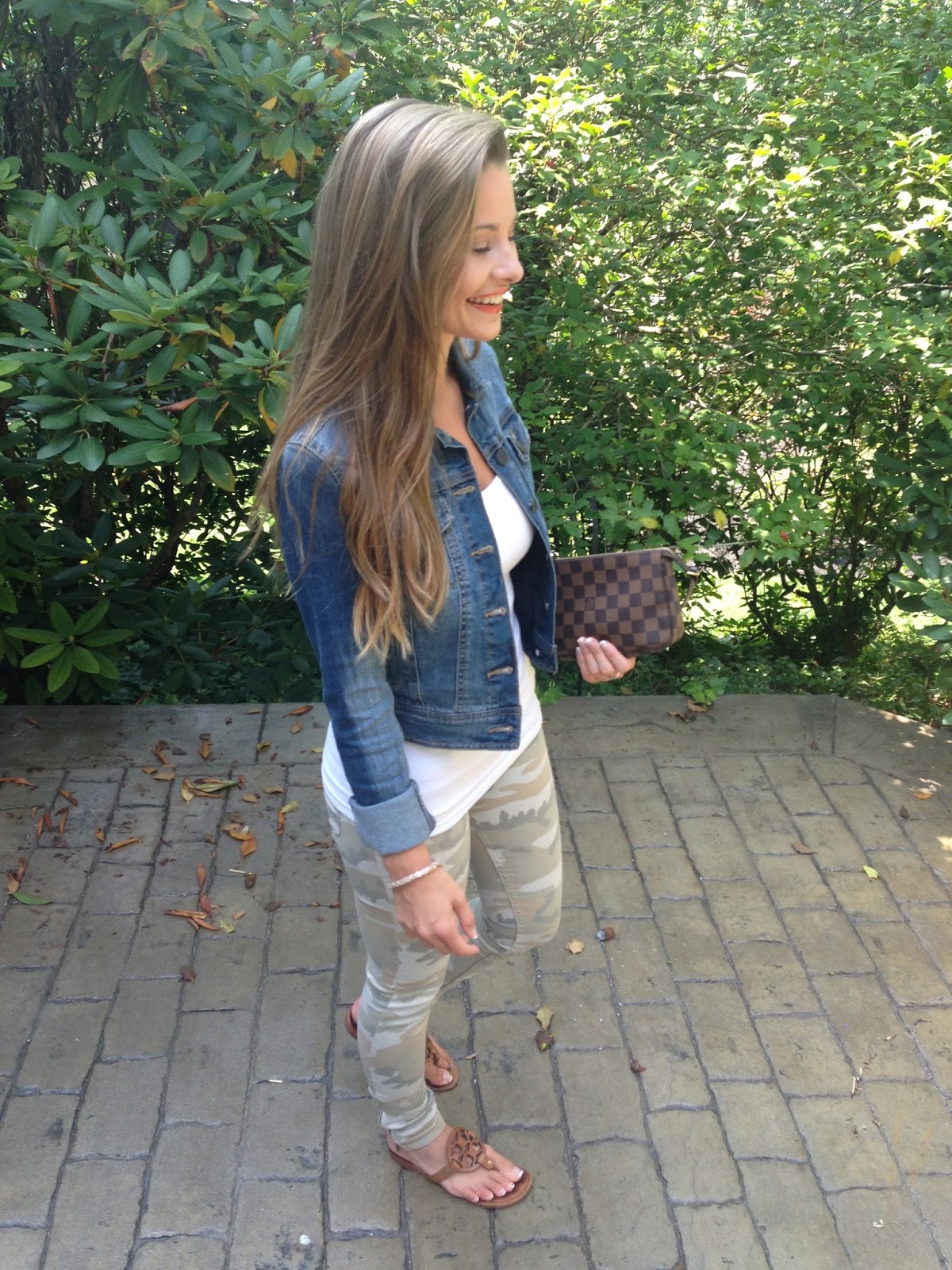 mascaroline Army pants and Flip flops