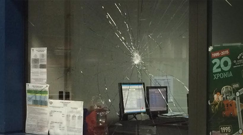 Αλωνίζουν οι κουκουλοφόροι: Σπάνε, αρπάζουν, απειλούν ! και μετα κράζουν την χούντα Παπαδόπουλου! Αλωνίζουν οι κουκουλοφόροι: Σπάνε, αρπάζουν, απειλούν ! και μετα κράζουν την χούντα Παπαδόπουλου!